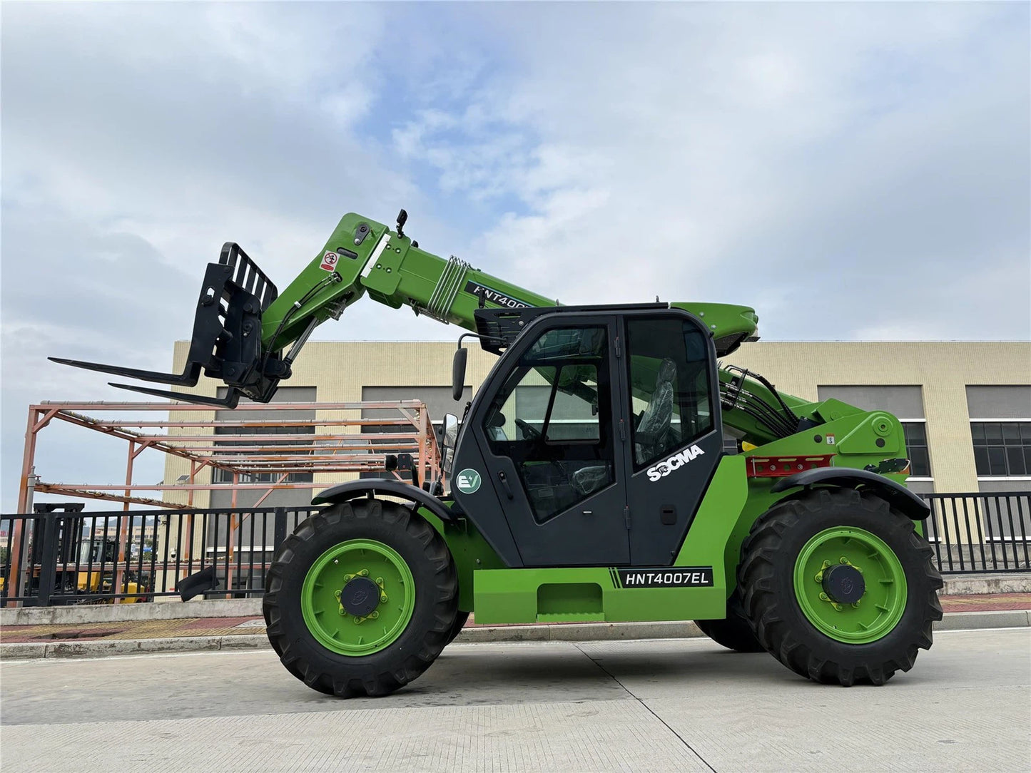 SOCMA 4 Ton 7 Meter Telescopic Forklift HNT4007-EL