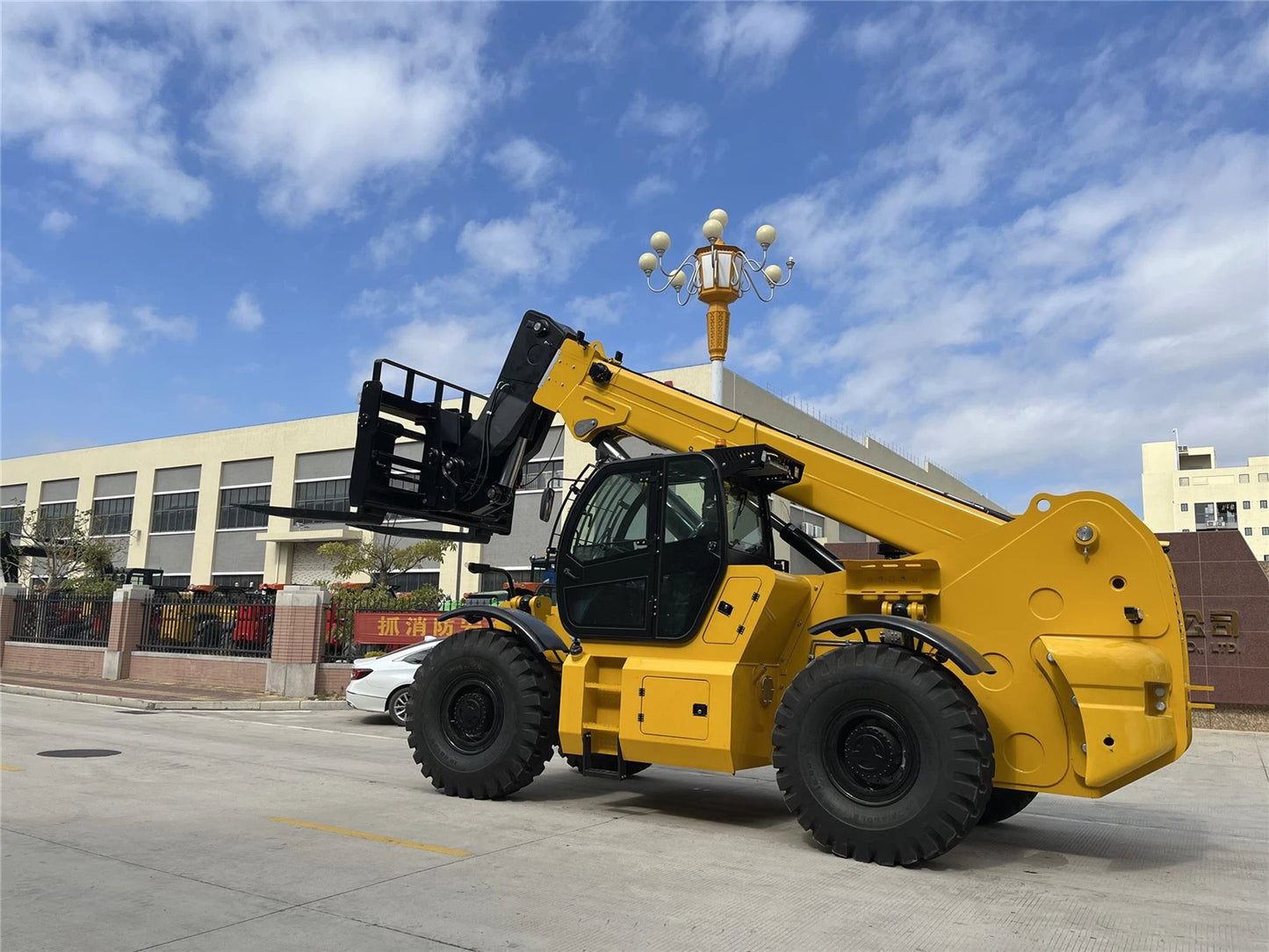SOCMA 20 Ton 10 Meter Telescopic Forklift HNT20010-4Z