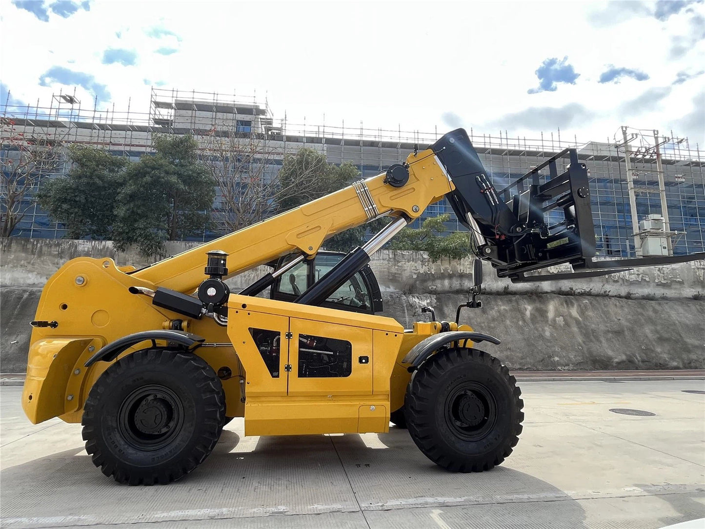 SOCMA 20 Ton 10 Meter Telescopic Forklift HNT20010-4Z