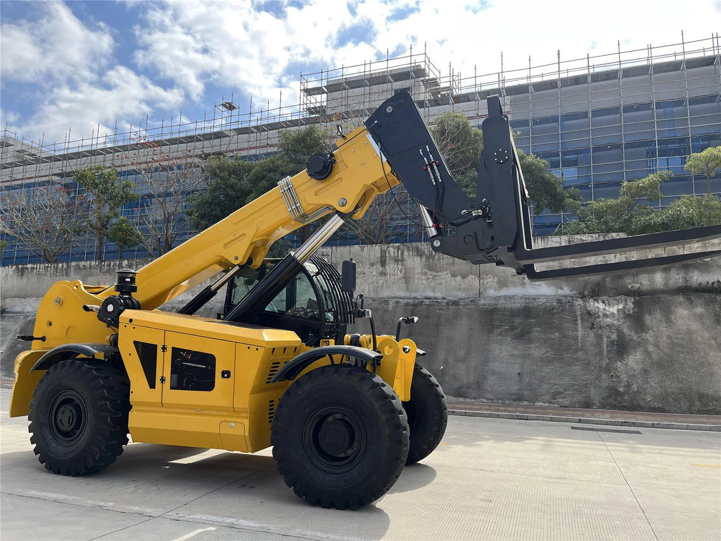 SOCMA 20 Ton 10 Meter Telescopic Forklift HNT20010-4Z