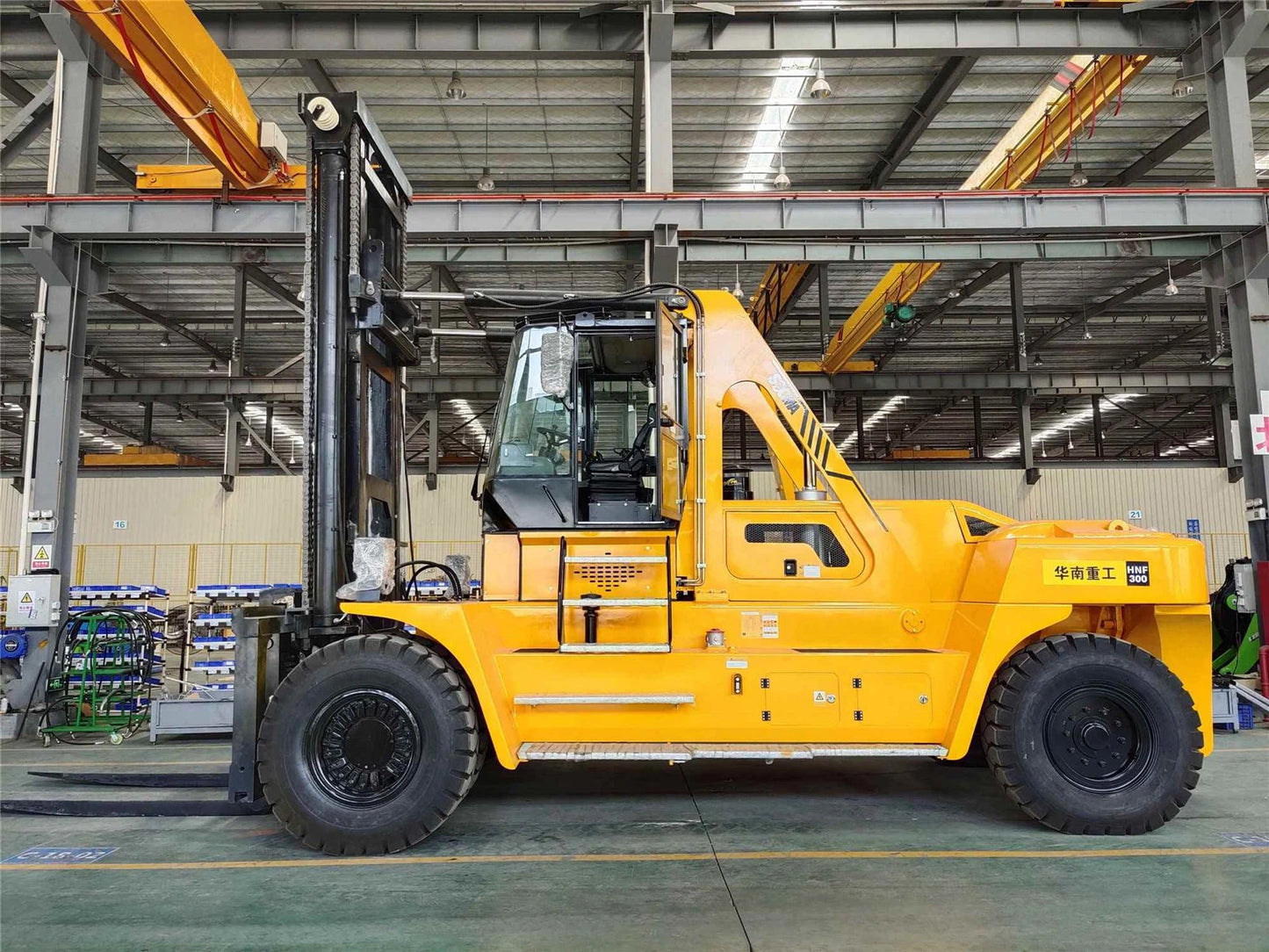 SOCMA 30 Ton Forklift HNF300-1250-A
