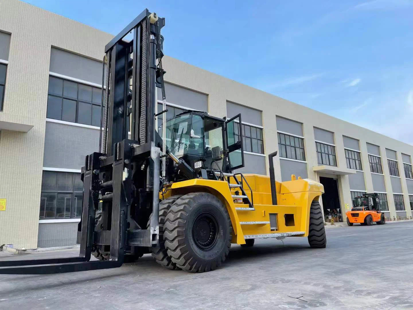 SOCMA 42 Ton Forklift HNF420-1250-A