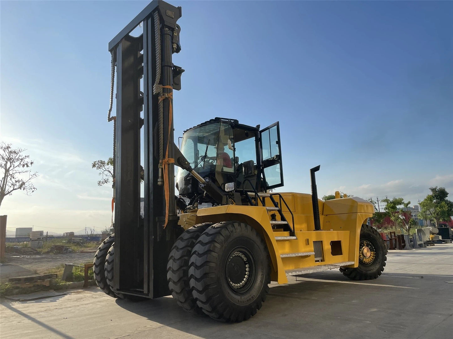 SOCMA 42 Ton Forklift HNF420-1250-A