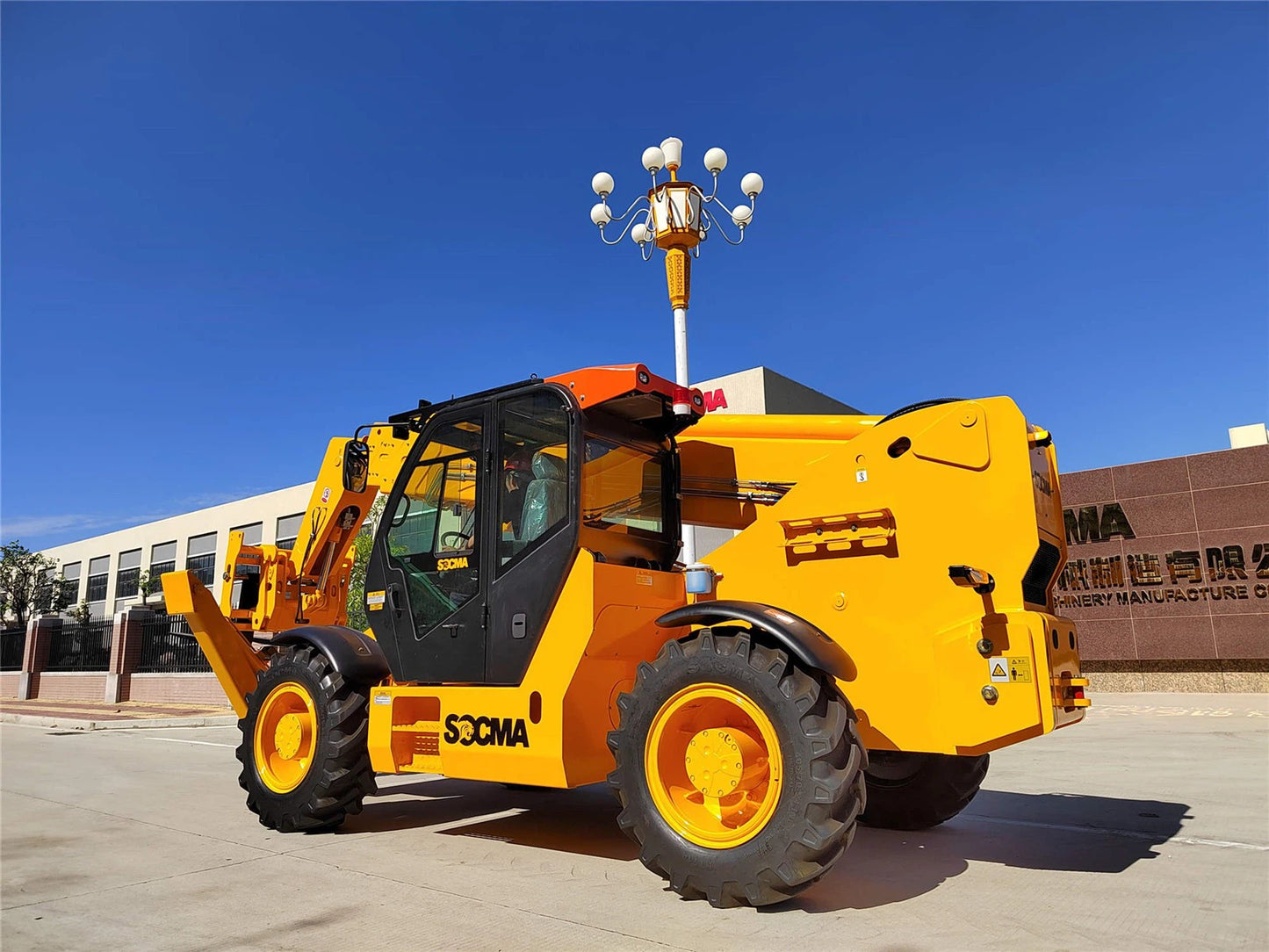 SOCMA 4 Ton 17 Meter Telescopic Forklift HNT4017-4Z