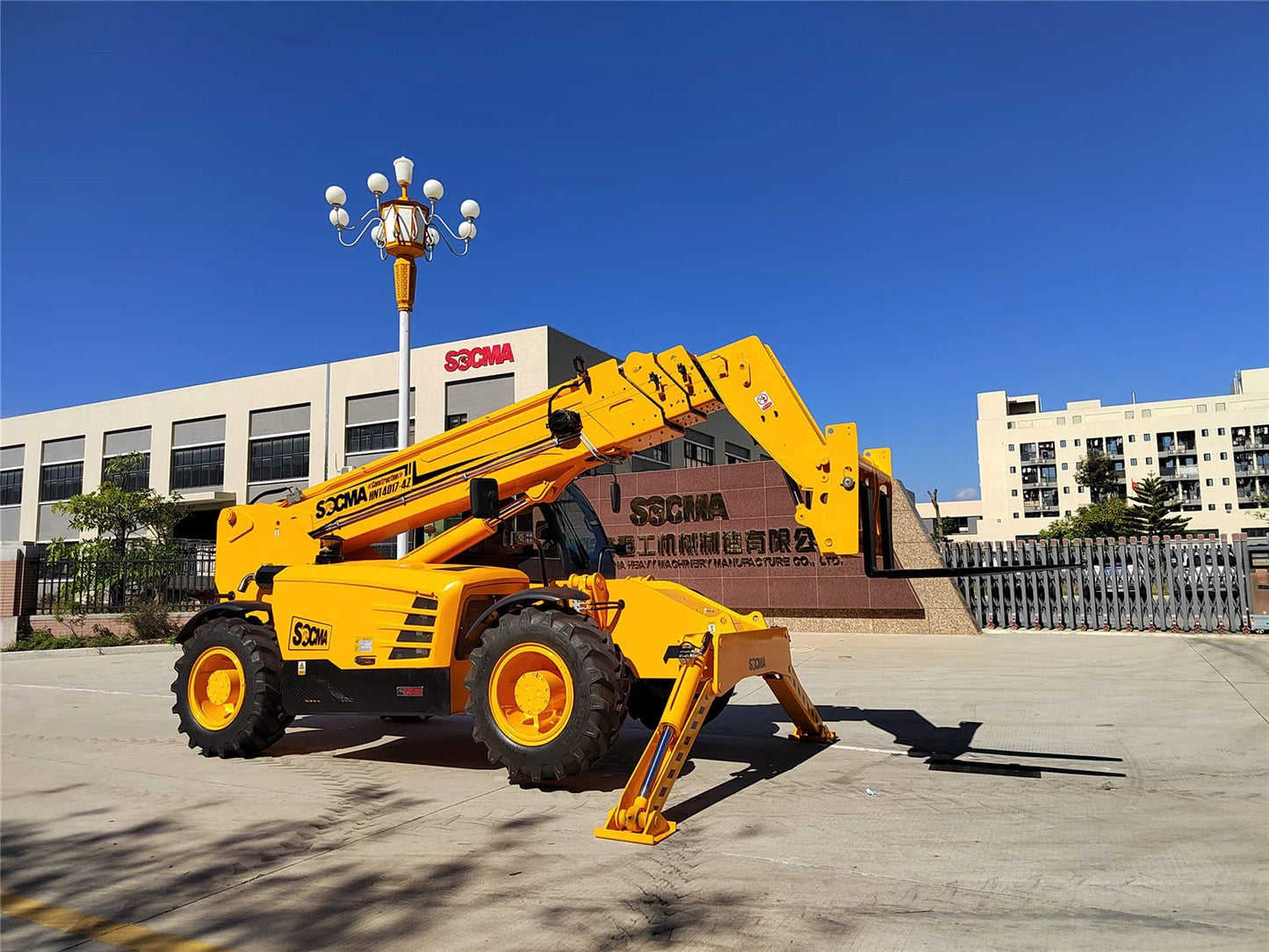 SOCMA 4 Ton 17 Meter Telescopic Forklift HNT4017-4Z