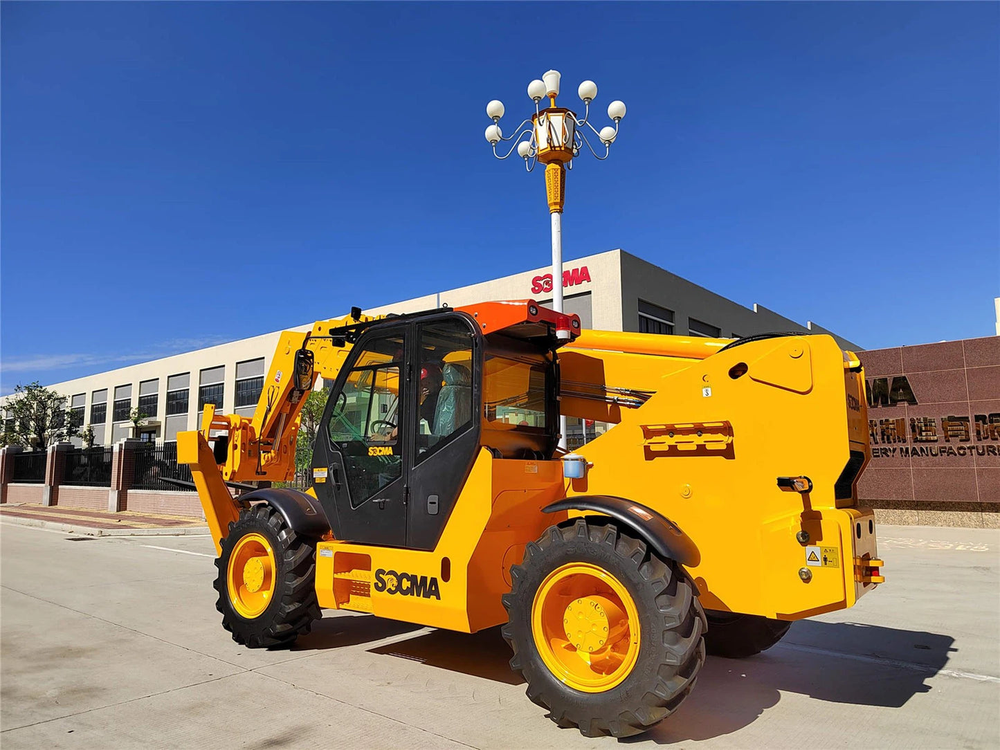 SOCMA 4 Ton 17 Meter Telescopic Forklift HNT4017-4Z