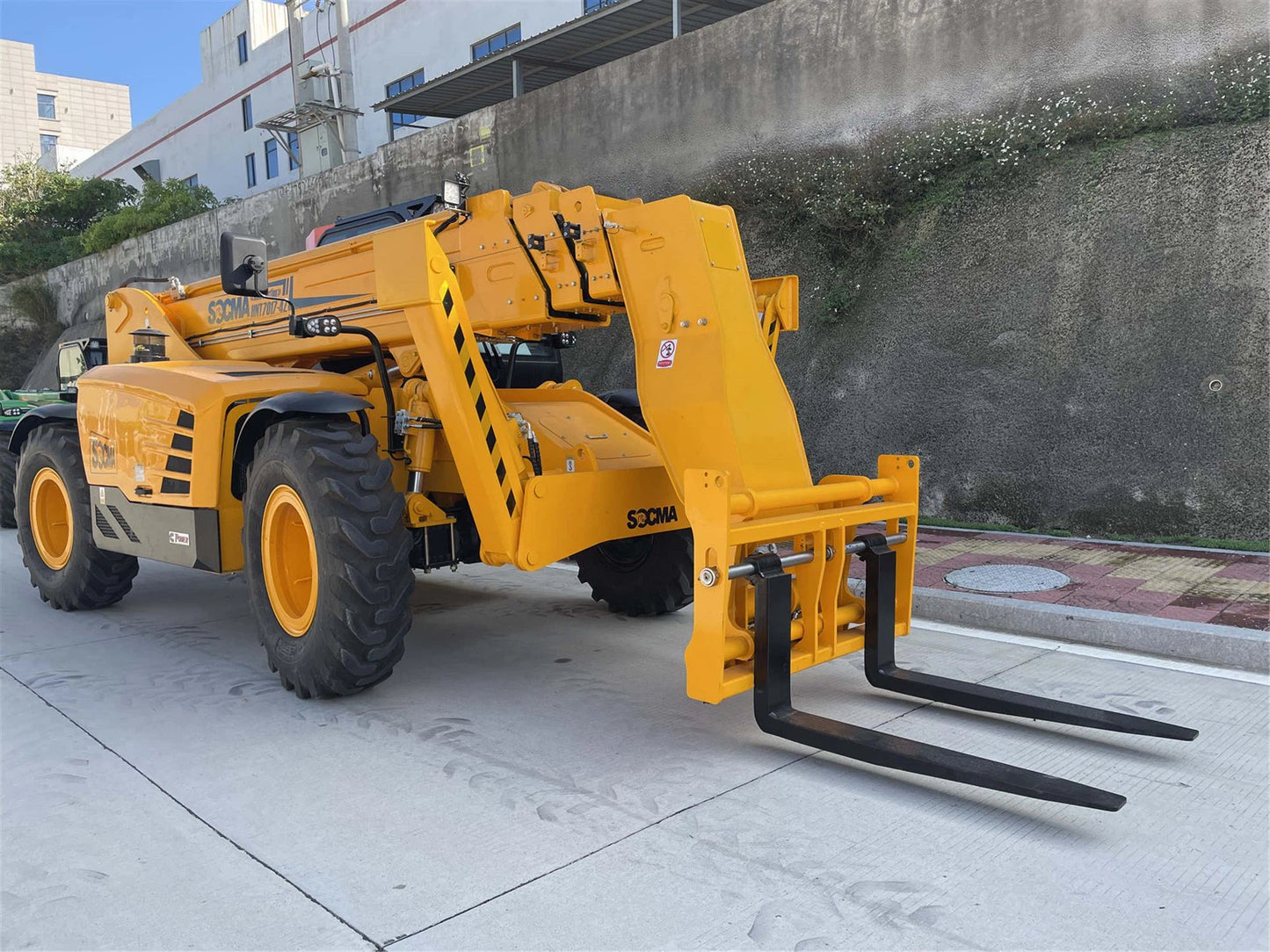 SOCMA 7 Ton 17 Meter Telescopic Forklift HNT7017-4Z