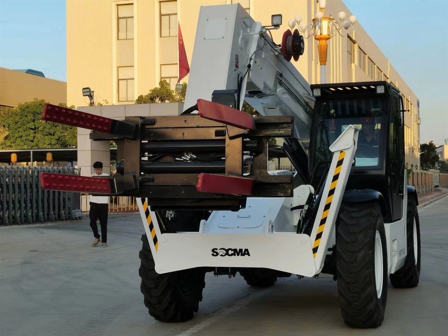 SOCMA 7.5 Ton 10 Meter Telescopic Forklift HNT7510-4Z