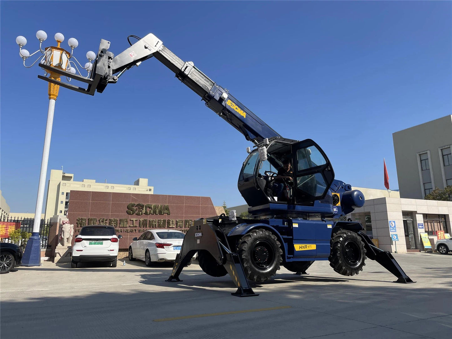 SOCMA 4 Ton 15 Meter Telescopic Forklift HNT4015R