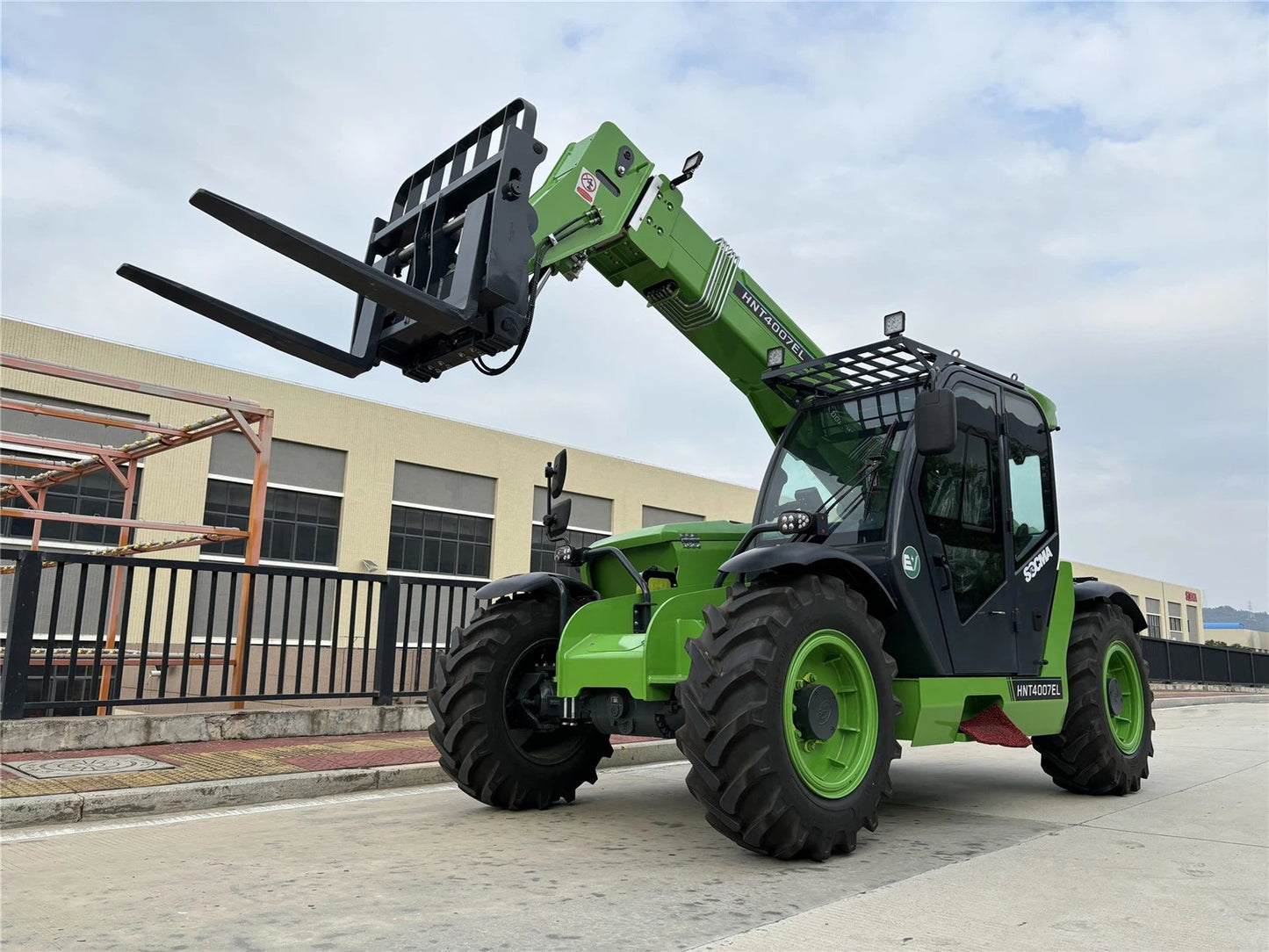 SOCMA 4 Ton 7 Meter Telescopic Forklift HNT4007-EL